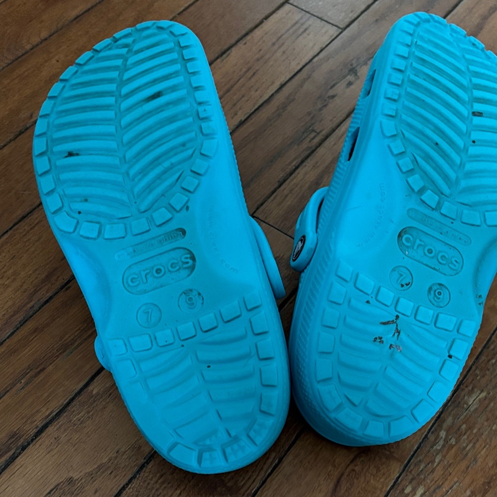 CROCS adult Vibrant Blue Sandals - Picture 3 of 3